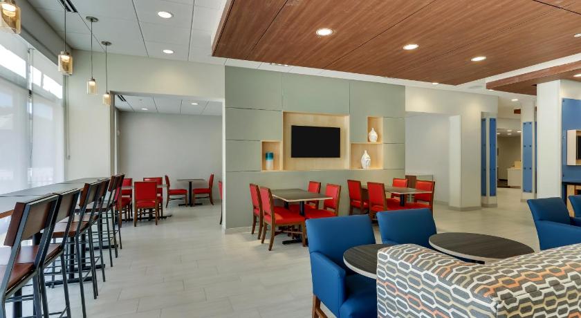 Holiday Inn Express & Suites Winston - Salem SW - Clemmons photo