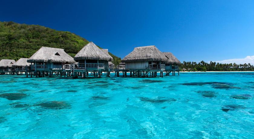 Imagine din Luxury Overwater Villa 3