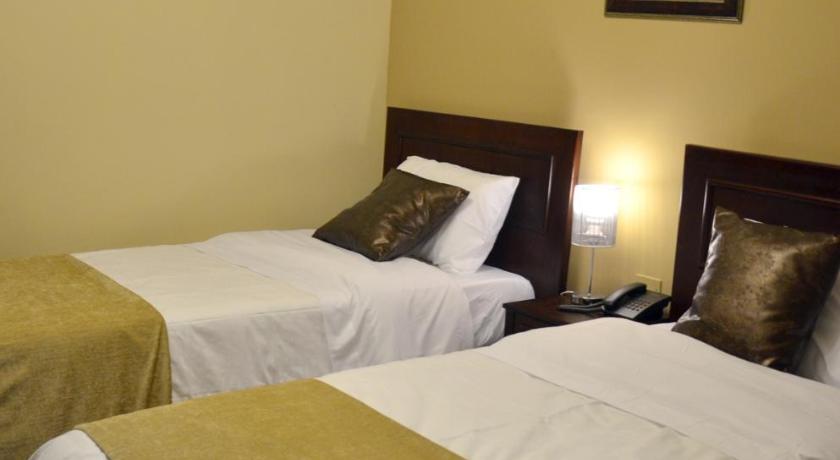 Image of Deluxe Twin 1