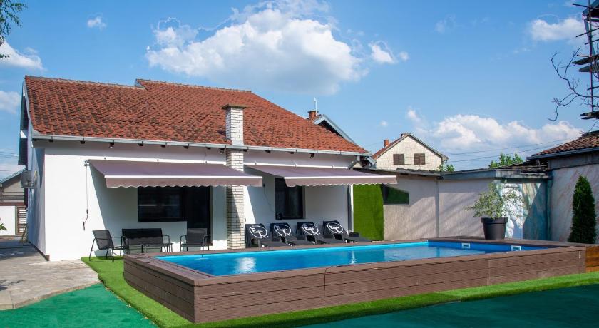 ベオグラード Excellent Time 5つ星 シングルルーム プール