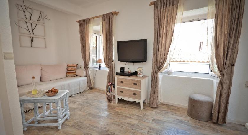 Bell Tower Apartment — Hotel in Budva