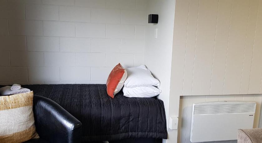 Golden Leaf Apartments photo
