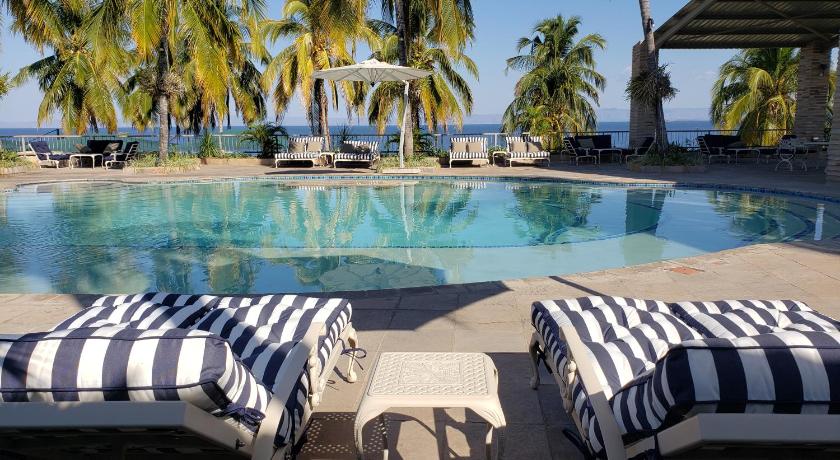 チボンボ Lake Safari Lodge 3つ星 ホテル ロビー