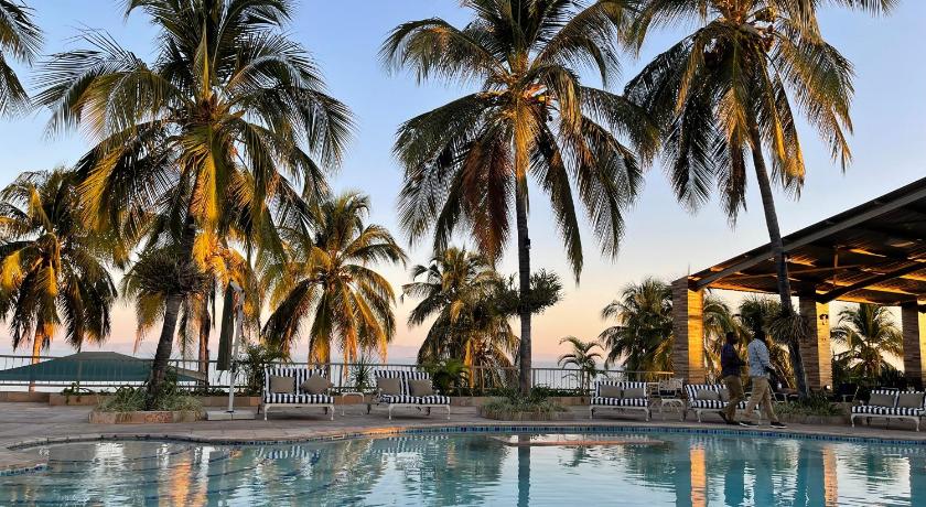 チボンボ Lake Safari Lodge 3つ星 ホテル ロビー