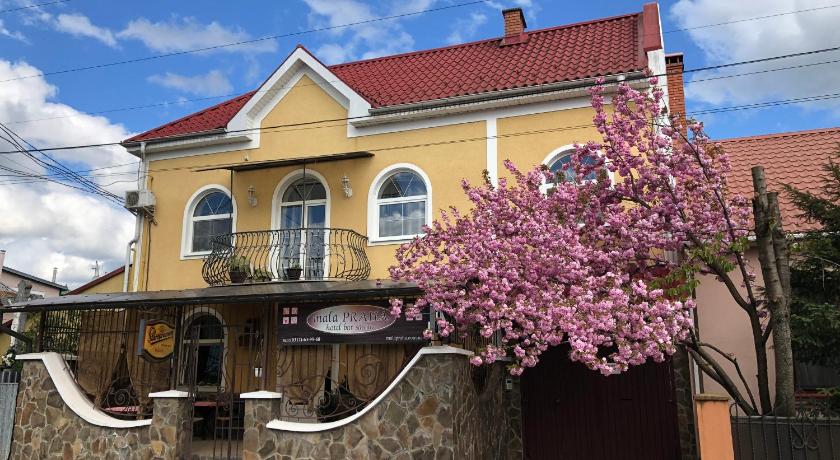 Mala Praha — Hotel in Uzhgorod