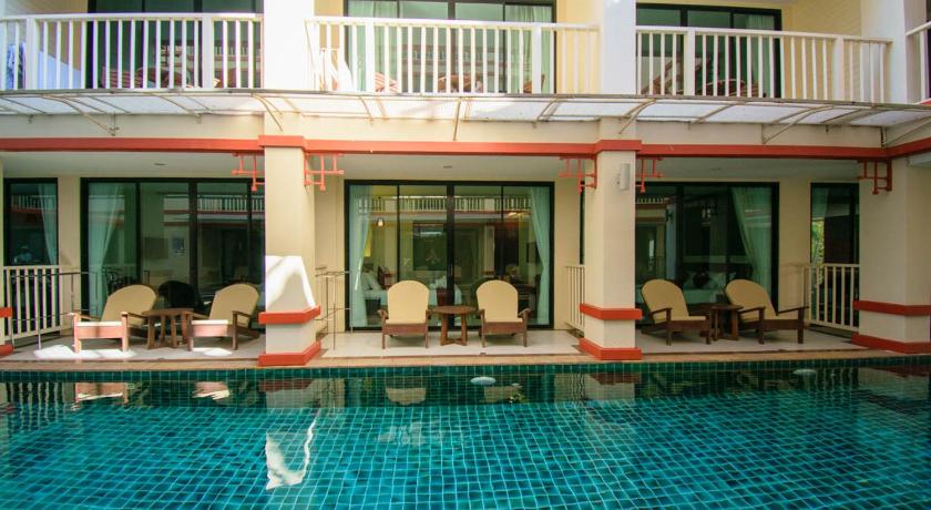 Image of Pool Access King Room 16