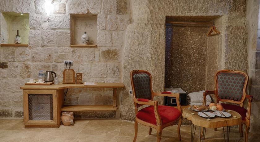 Hera Cave Suites - image 5