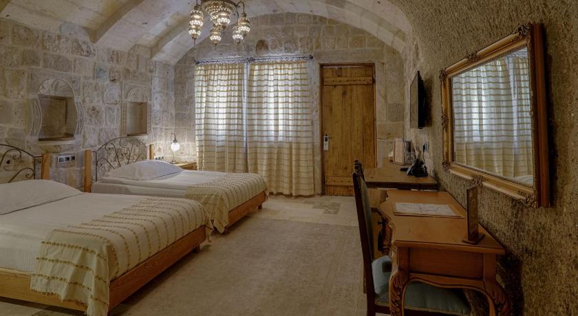 Hera Cave Suites