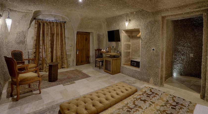 Hera Cave Suites