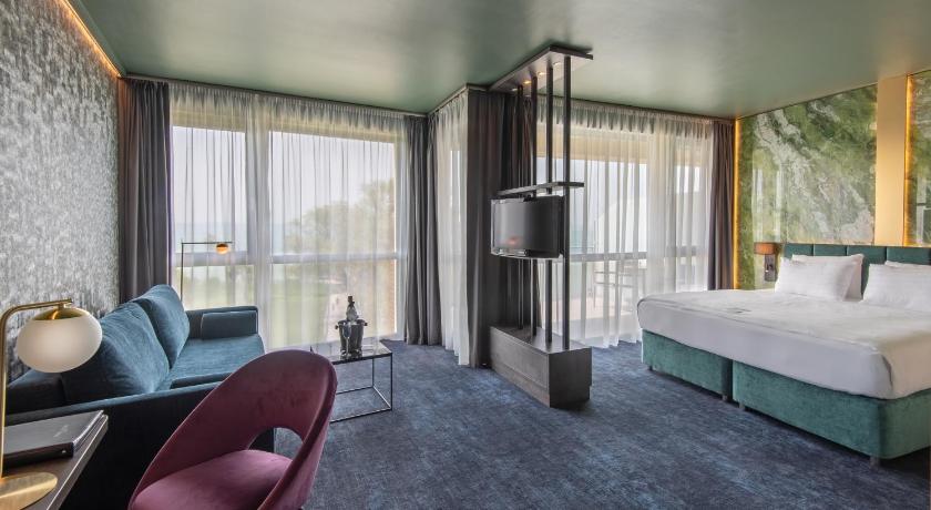Hotel Azur Premium photo