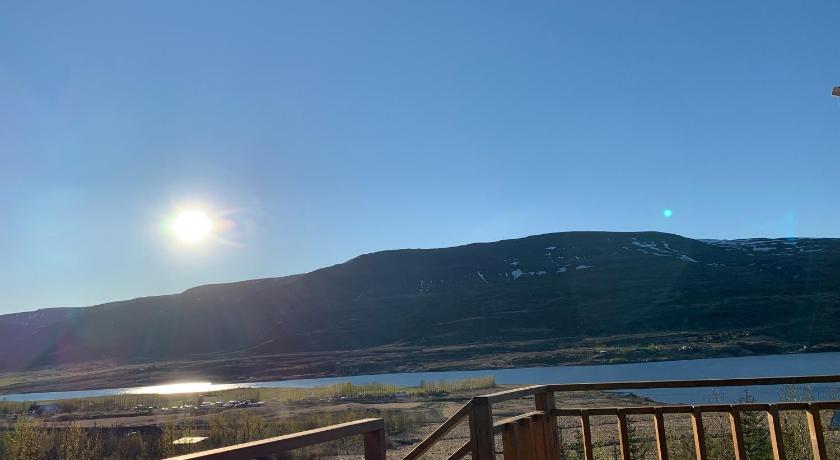 Icelandic Lake House photo