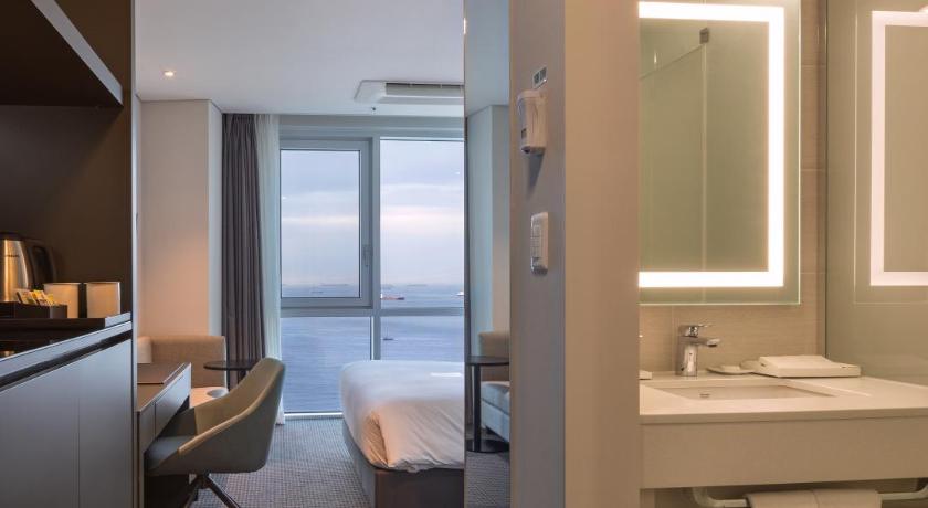 Image of Superior Queen Ocean View 2