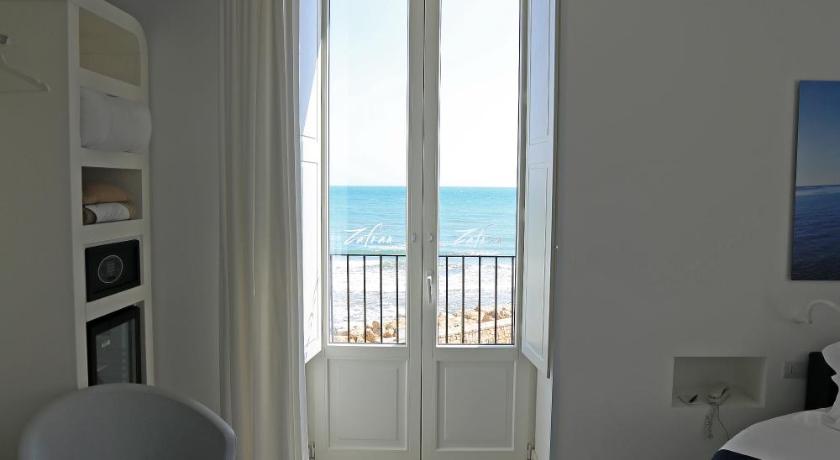 Фото: Полулюкс с видом на море (Junior Suite with Sea View) 4