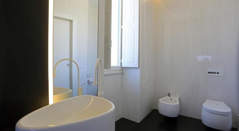 Фото: Двухместный номер «Престиж» с 1 кроватью и видом на море. (Prestige Double Room with Sea View) 8