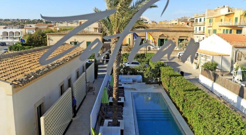 Фото: Люкс с видом на бассейн (Suite with Pool View) 3