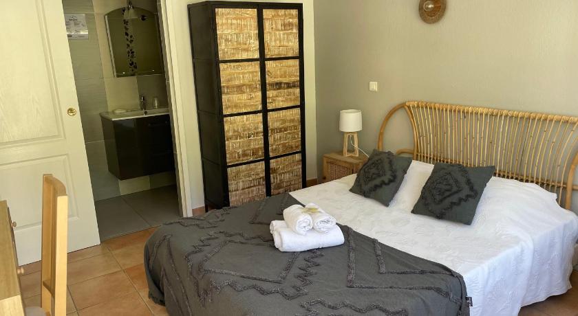 Image of Double Room with Garden View 9