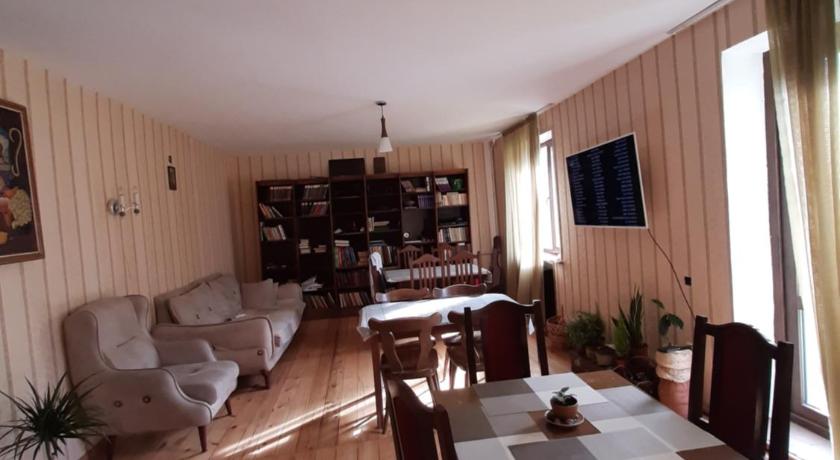 Dachi Inn photo