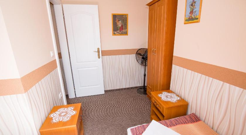 Image of Superior Quadruple Room 15