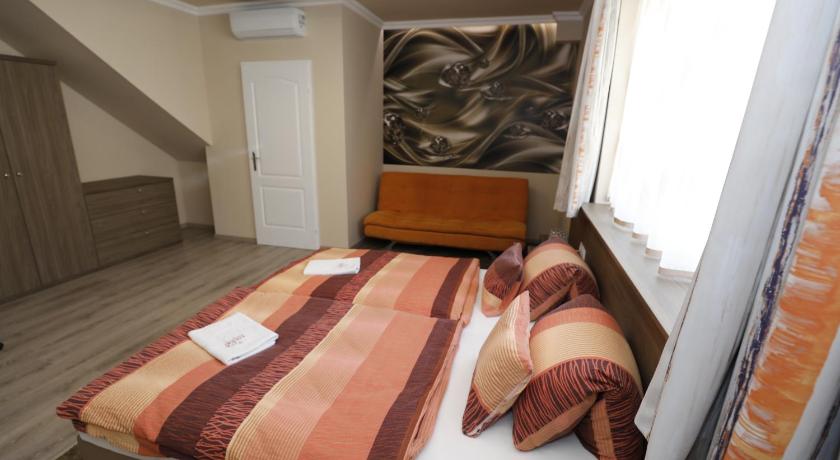 Image of Deluxe Quadruple Room 9
