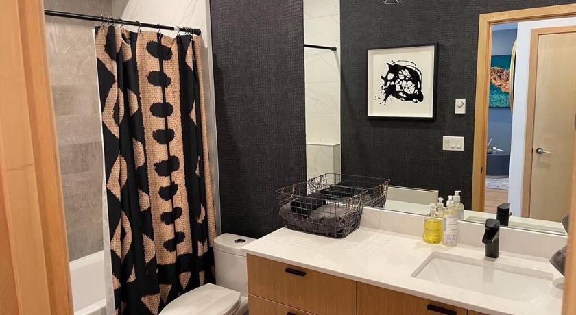 Cheerful new modern townhome close to downtown photo