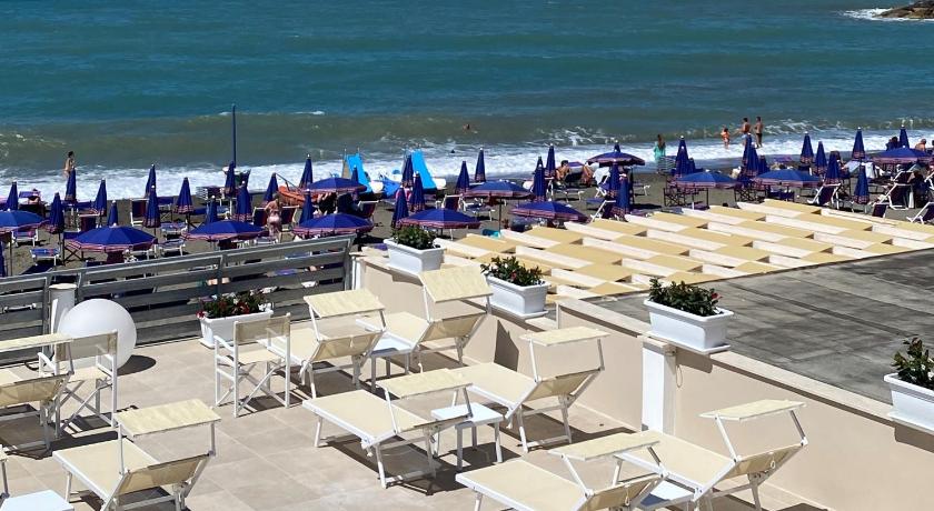 Hotel Cecina Beach