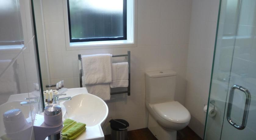 Image of Standard Studio with Two Single Beds 6