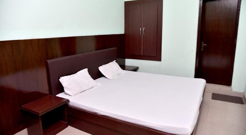 Hotel Ram photo