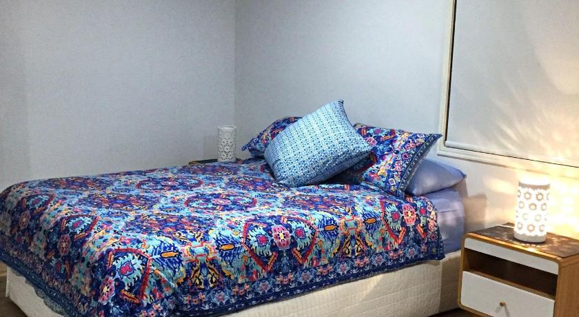 Large Studio Unit Close to Theme Parks photo