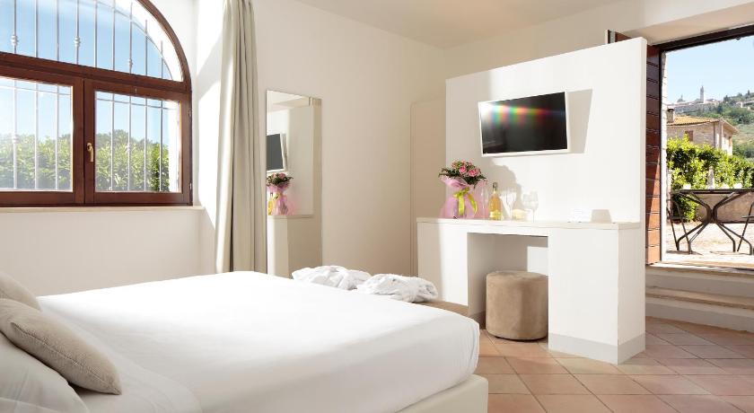 아시시 Giotto Country House & Spa 4성급 게스트하우스 수영장