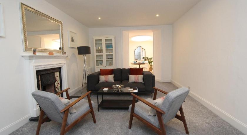 City Centre Contemporary New Town Flat — Hotel in Edinburgh