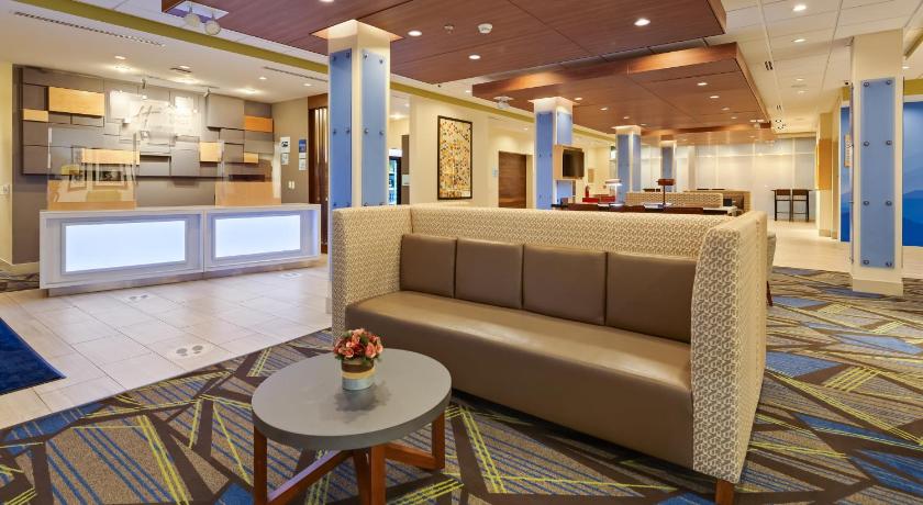 Holiday Inn Express & Suites Latta photo
