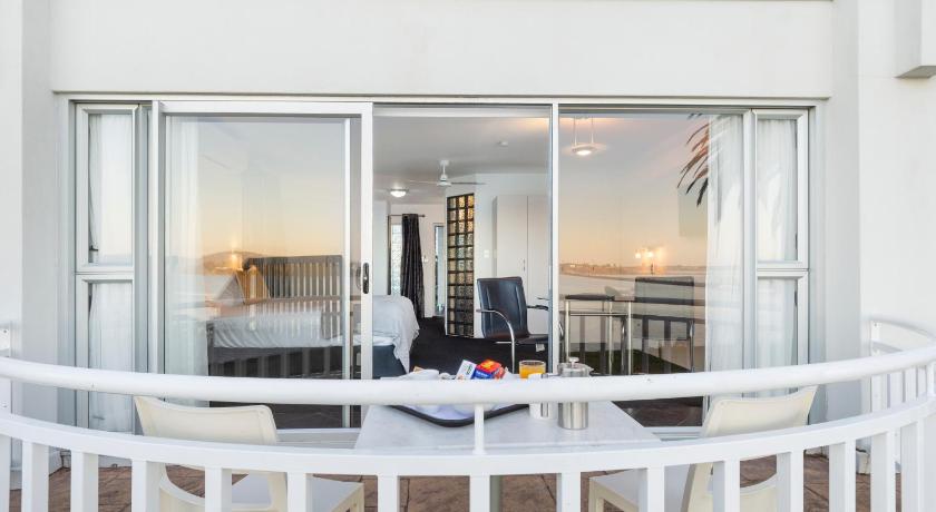 Image of Executive Waterfront King Suite with Patio 11