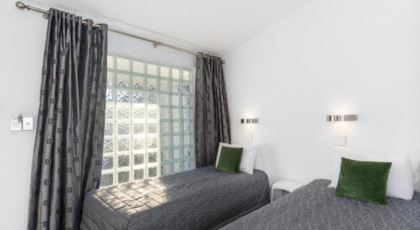 Image of Executive King Suite - Water Front 12