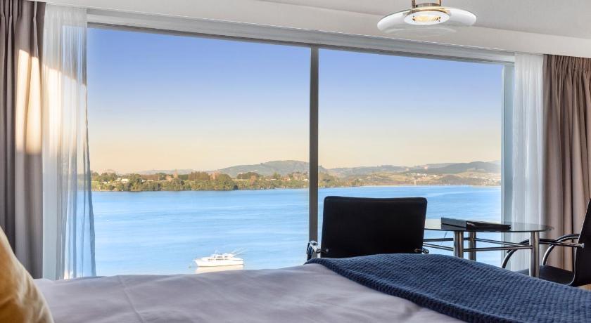 Image of Executive King Suite - Water Front 3