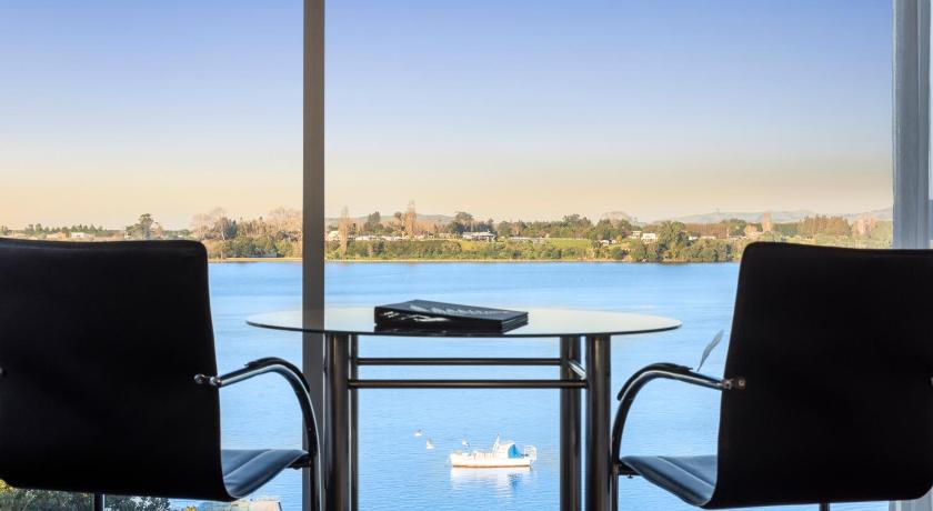 Image of Executive King Suite - Water Front 7
