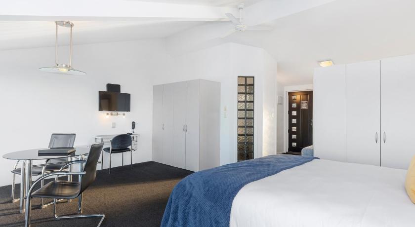 Image of Superior Suite - Water Front 6