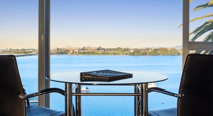 Image of Superior Suite with Spa Bath - Water Front 5
