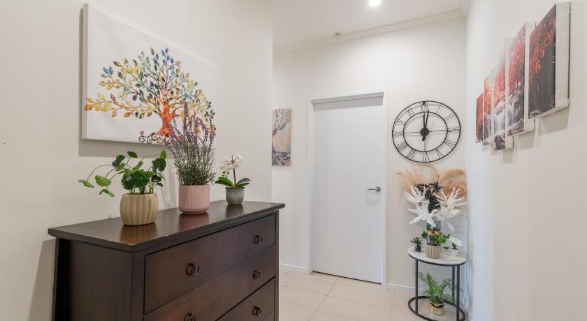 2BR Apt in Hurstville 1Min To Train Sleep8 photo