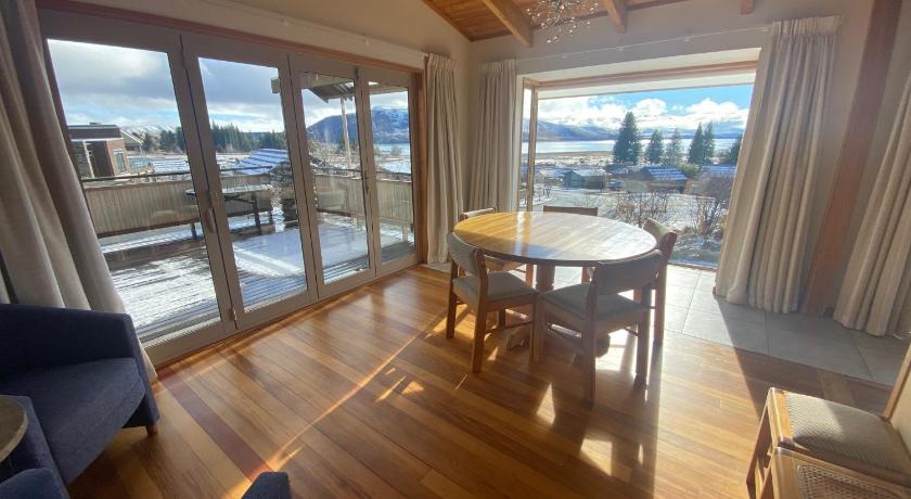 Glacier Rock Lakeview House photo