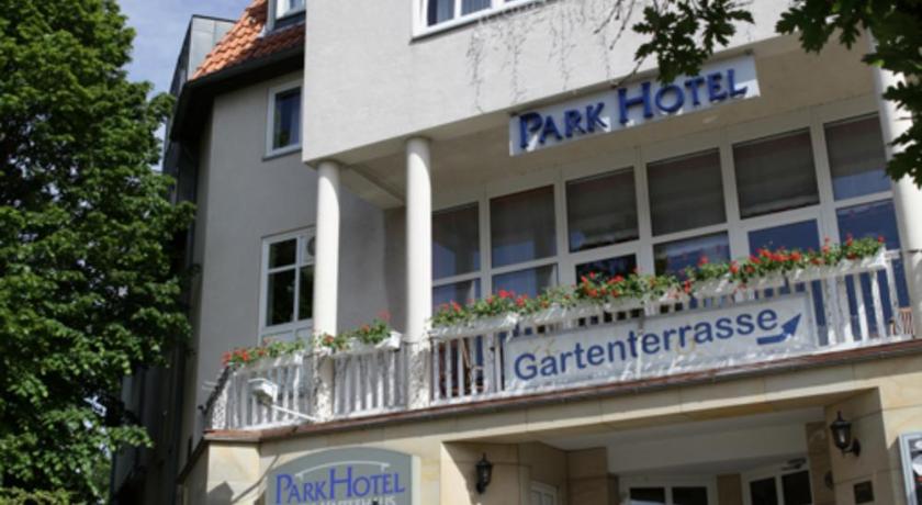 ヴォルフェンビュッテル Parkhotel Altes Kaffeehaus 3つ星 ホテル プール