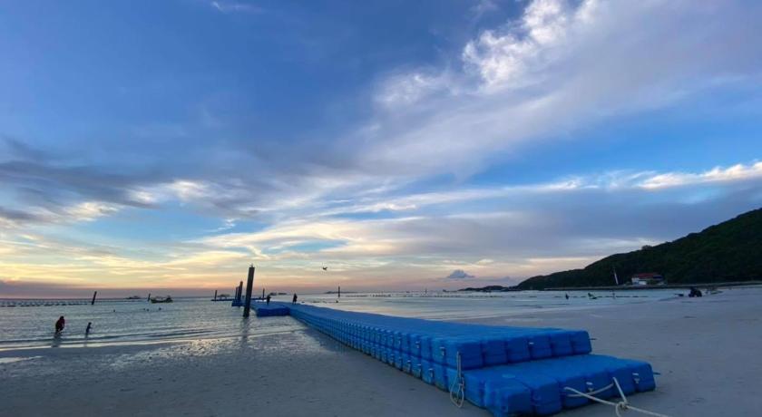 Baan Ta Long Beach Koh Larn photo