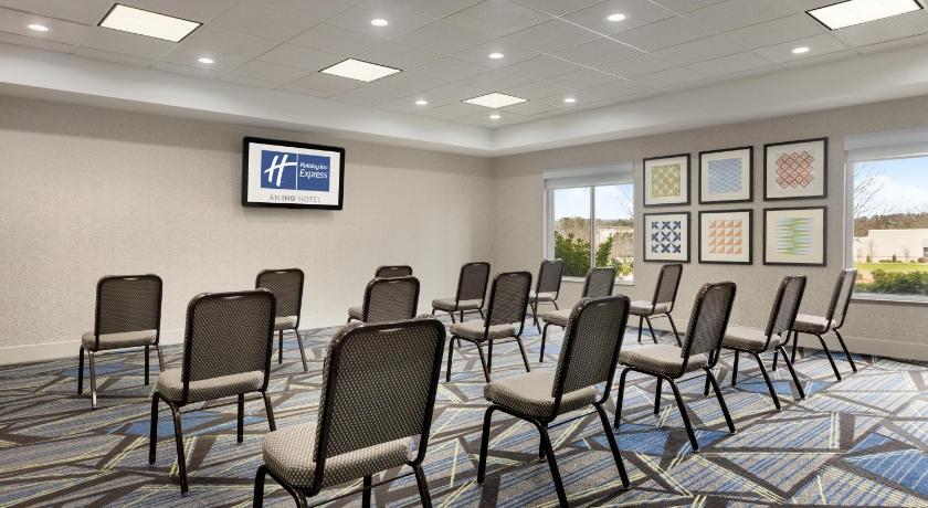 Holiday Inn Express Hotel & Suites Opelika Auburn