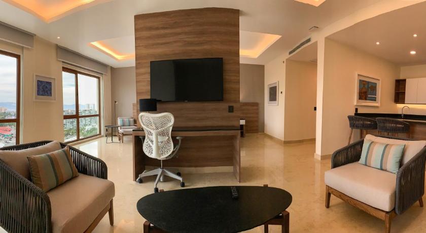 Holiday Inn & Suites Puerto Vallarta Marina & Golf