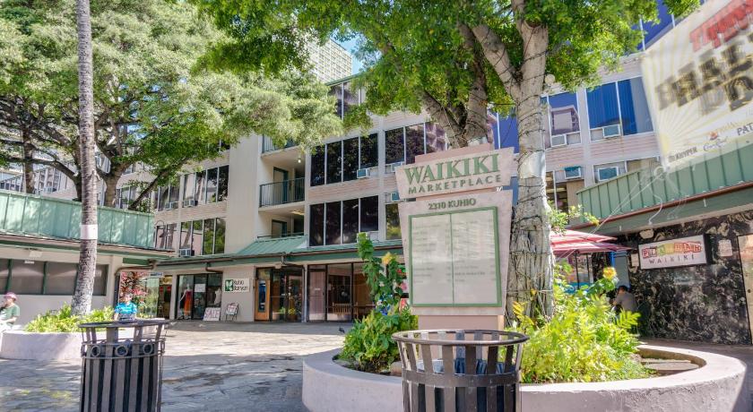 Kuhio Banyan Hotel