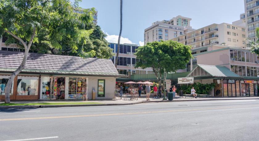 Kuhio Banyan Hotel