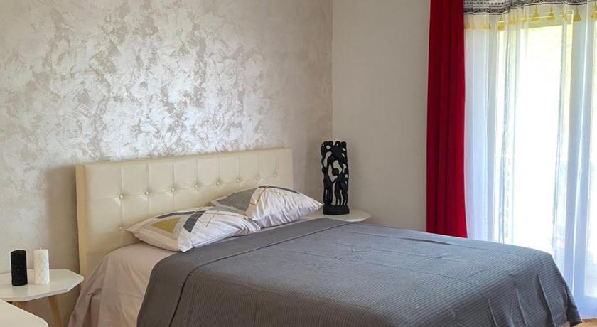 Image of Apartment with Terrace 5