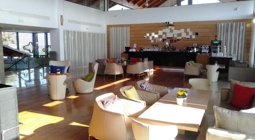 Image of Apartment with Pool View 4