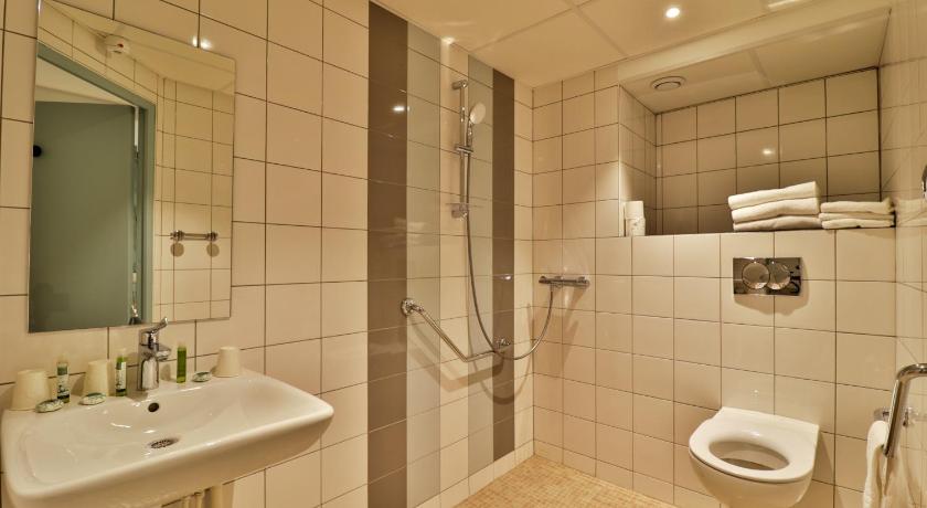 Image of Triple - 3 Single Beds 7