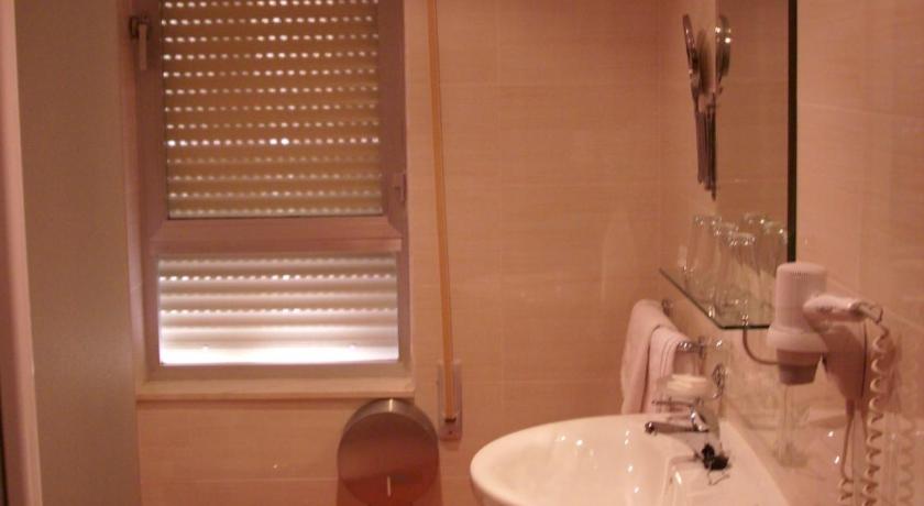 Hostal Coruna photo