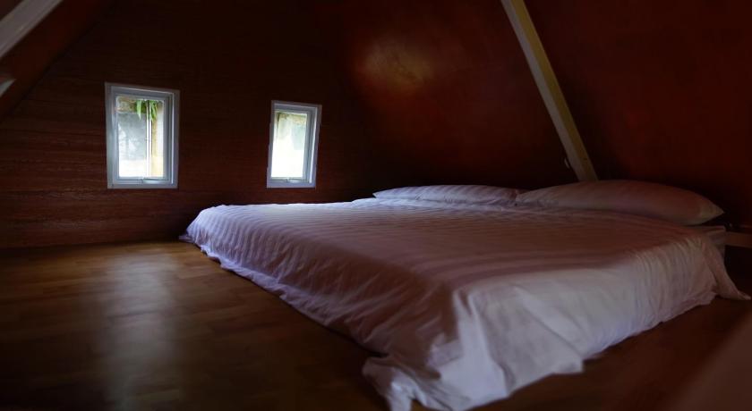 Image of Family Room 10